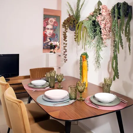 A Divine In The Centre Of Town Apartment *